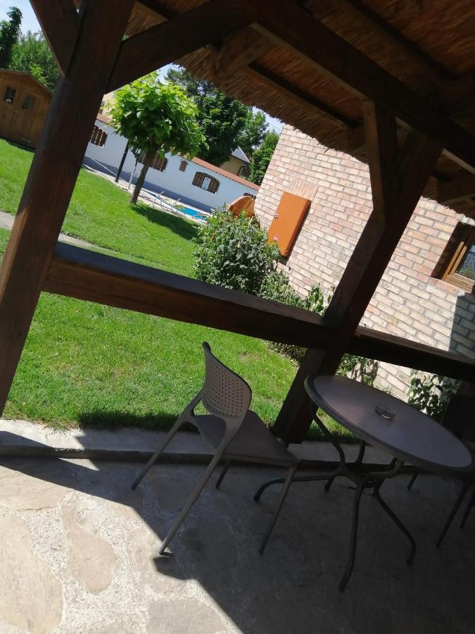 Lisztes Apartman Zamardi Exterior photo